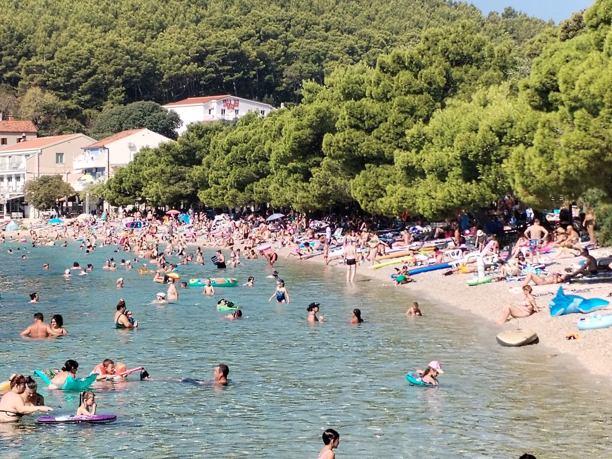 D. Vala - Kod trajekta, Gradac