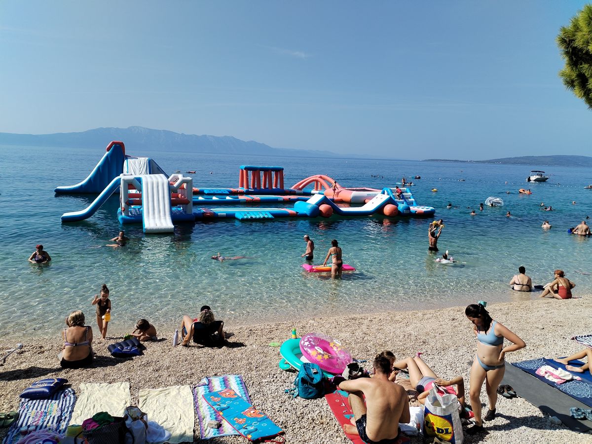 Gornja Vala, Gradac