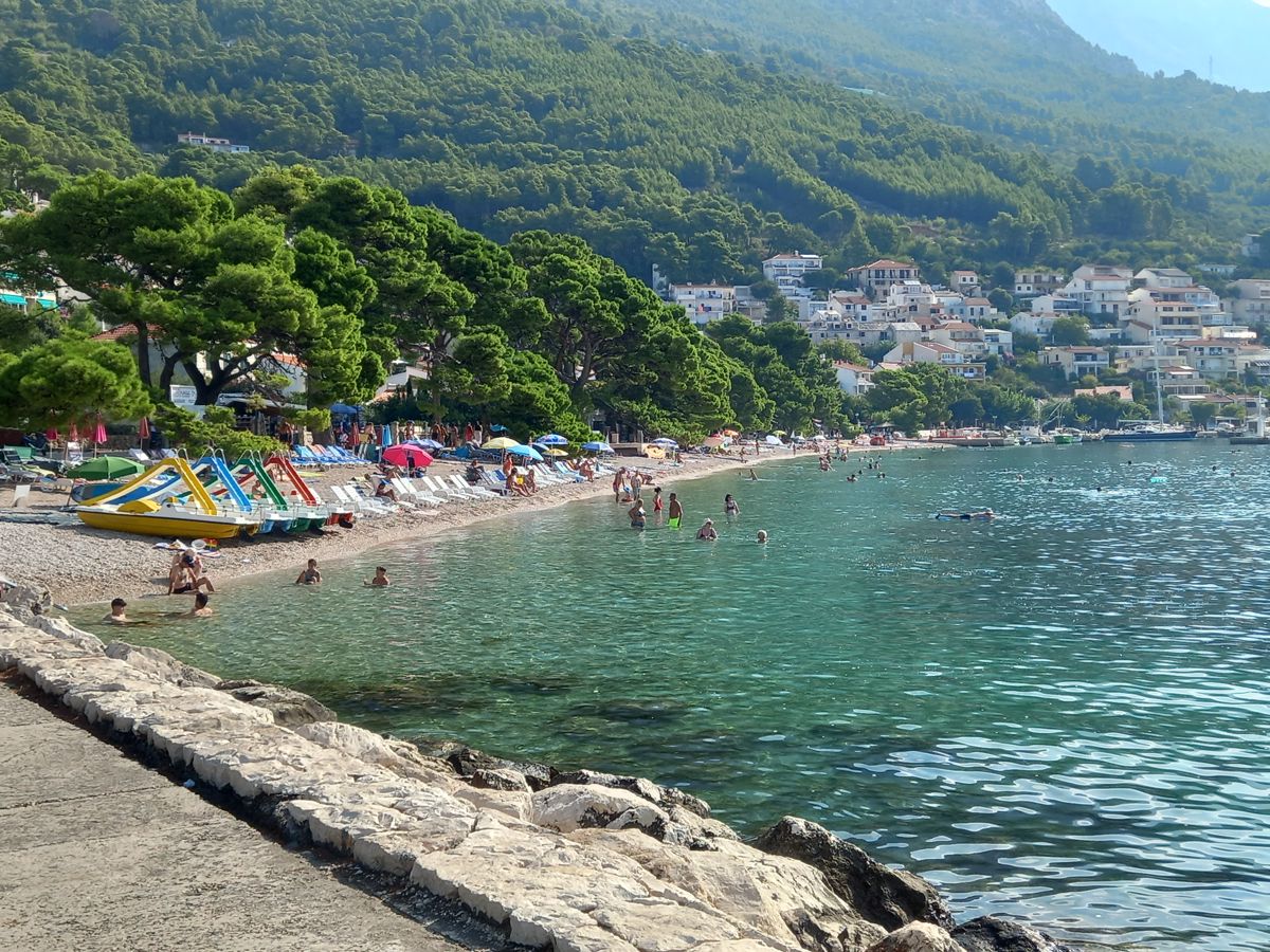 Soline Istok, Brela
