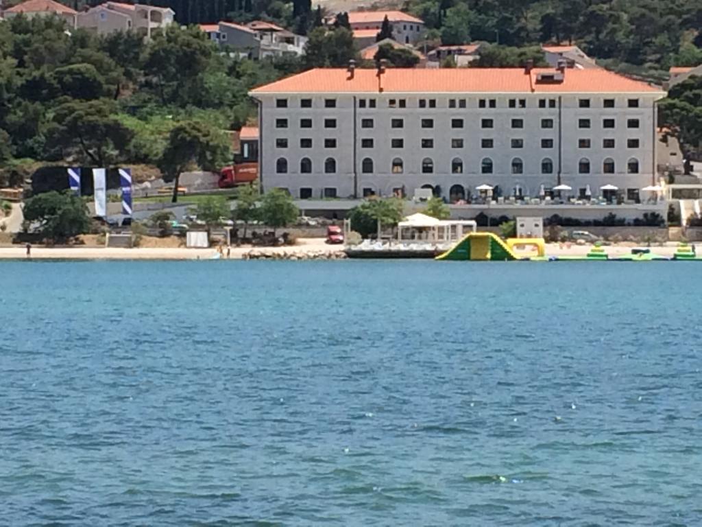 Duhanska Stanica, Trogir