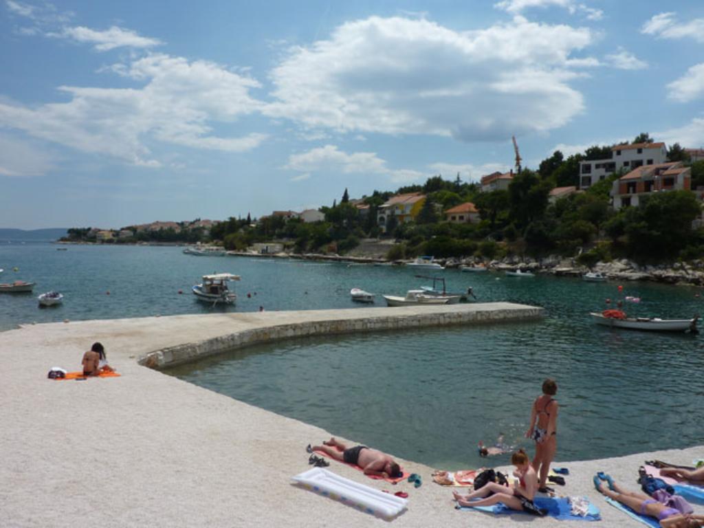 Uvala Mavarčica, Okrug