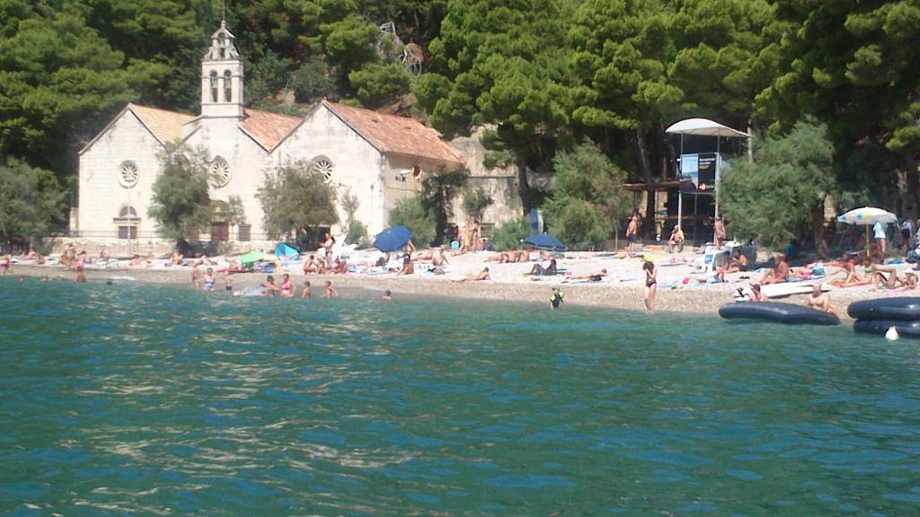 Gusarica, Komiža