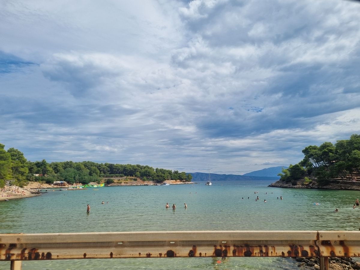 Uvala Mina, Jelsa