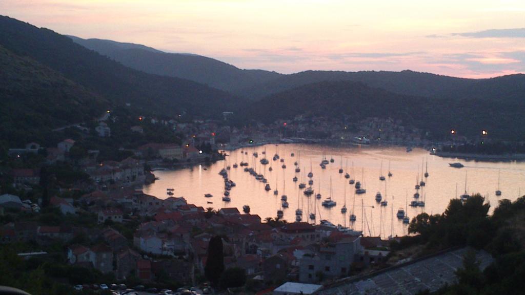 Uvala Milna, Vis