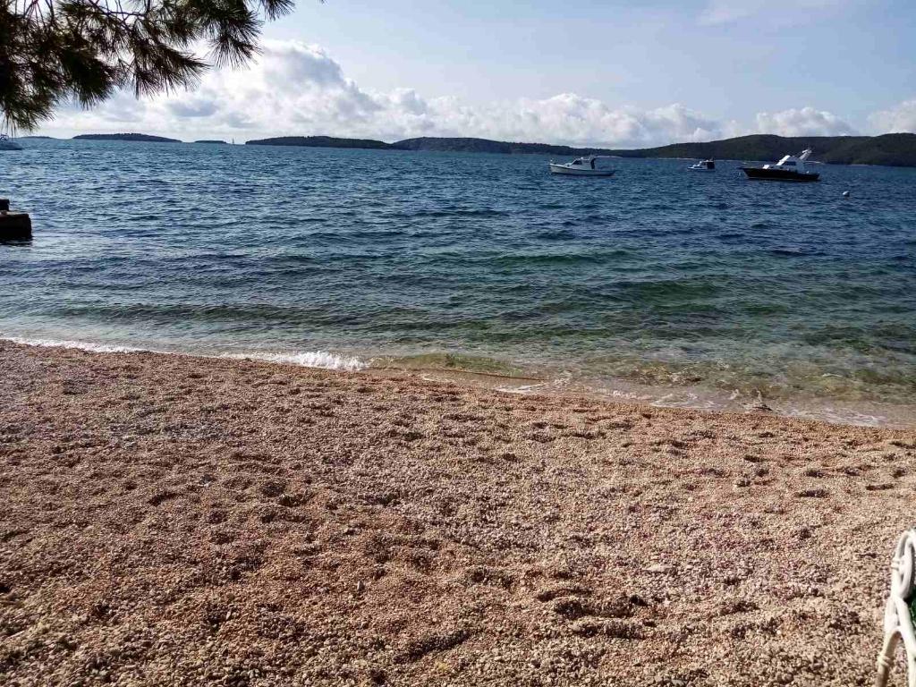 Brodarica, mjesto, Šibenik
