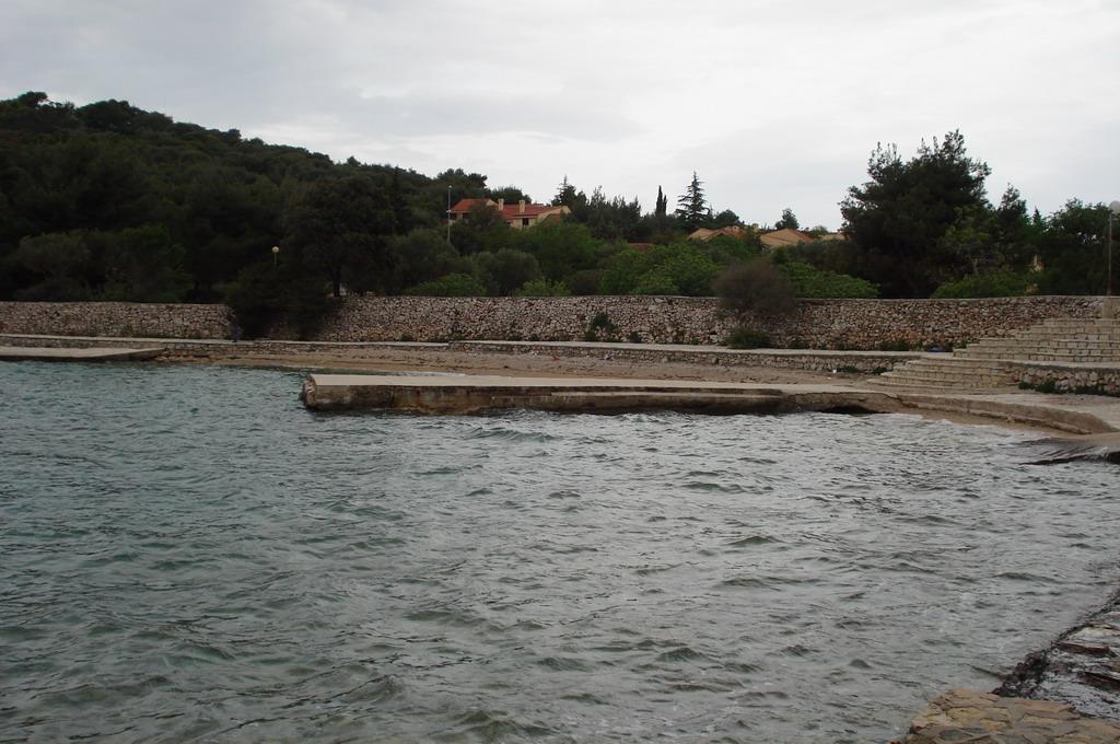 Tisno Rastovac Hostin, Pirovac