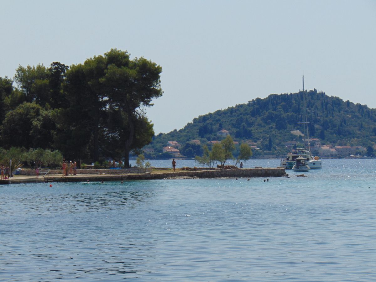 Otočić Galovac, Preko