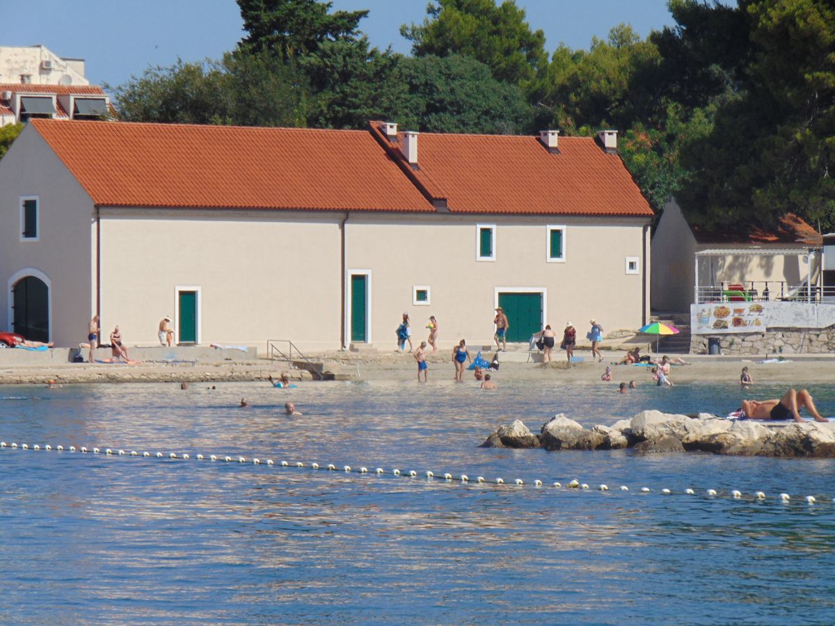 Iza Banja, Sveti Filip i Jakov
