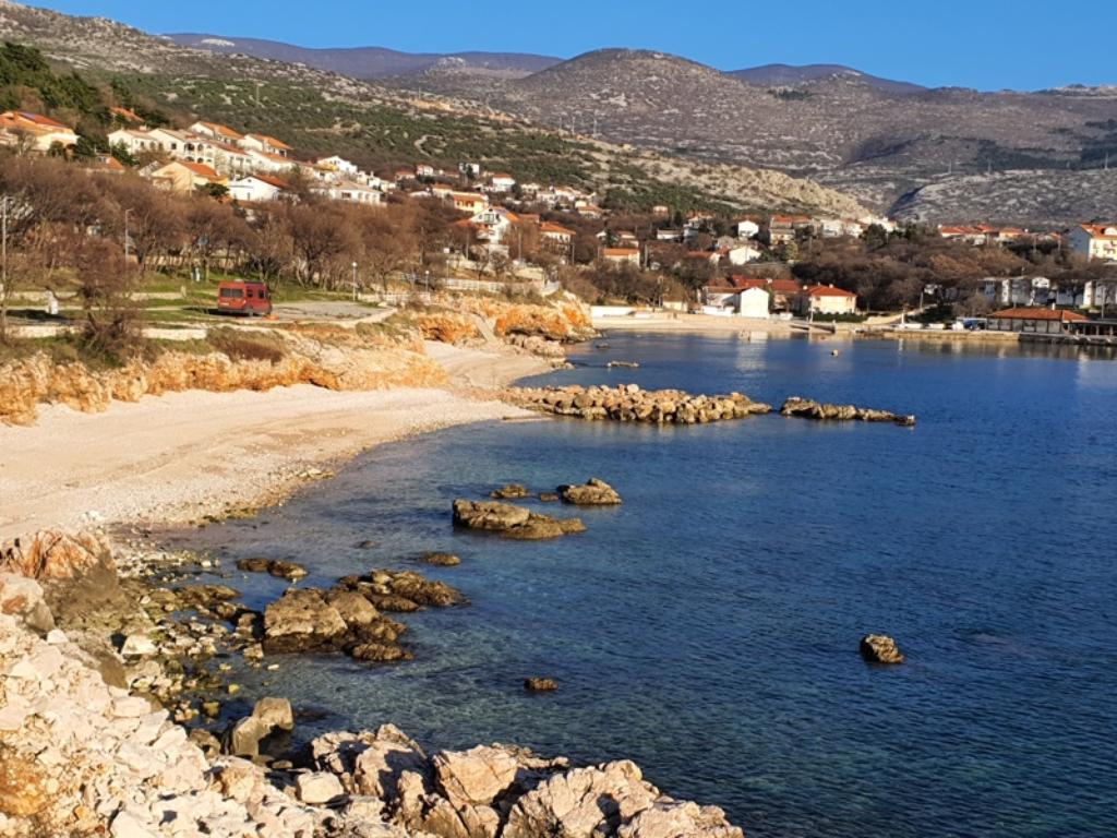 Povile - iza bungalova, Novi Vinodolski