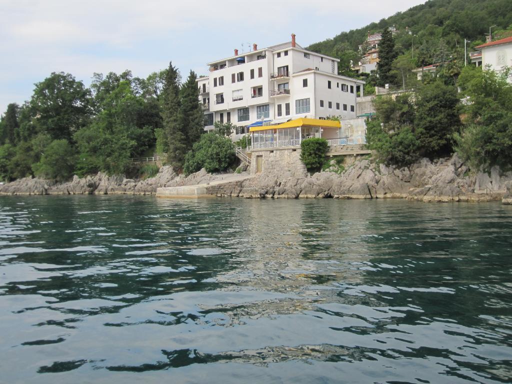 Zonovo, Opatija