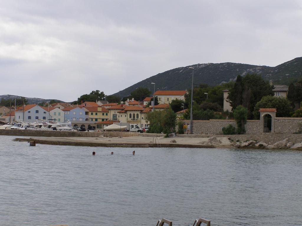AK Rapoća - ispred autokampa, Otok Lošinj
