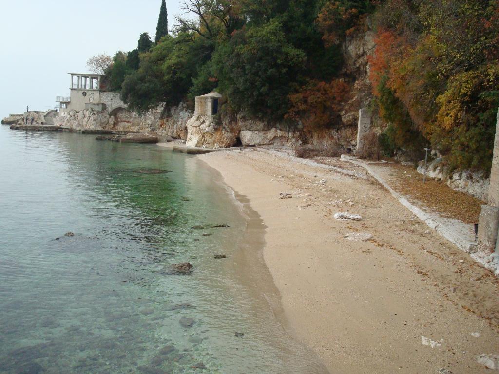 Glavanovo istok, Rijeka