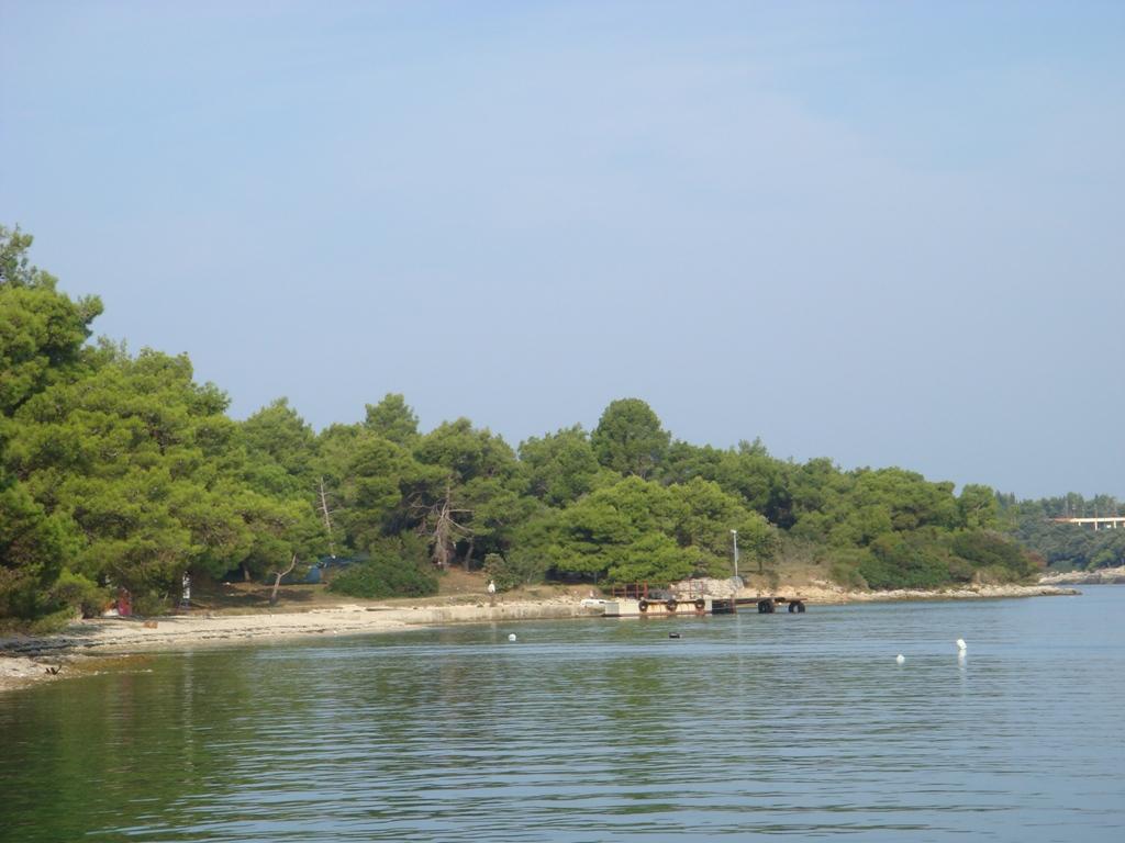 Fratarski otok - prema kopnu, Pula