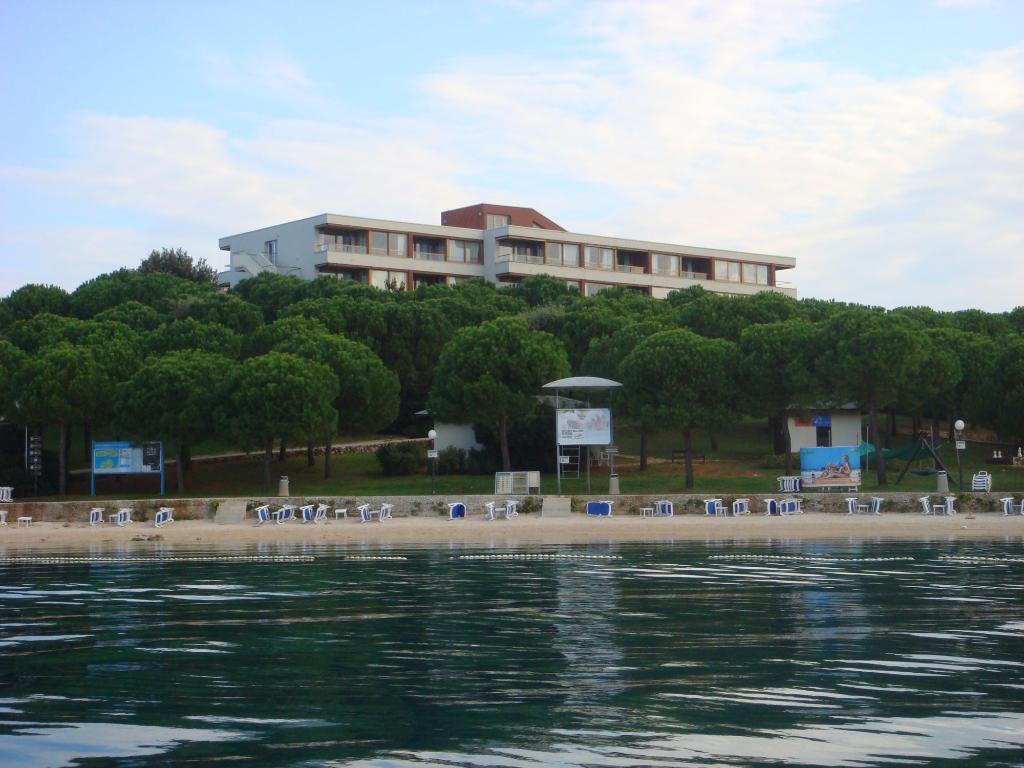 Crveni otok - Uvala zapadno od nasipa, Rovinj